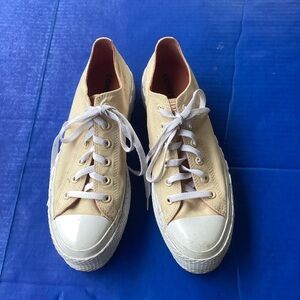 Converse All Starts Casual peach Sneakers White Laces 2 inch platforms, size 11